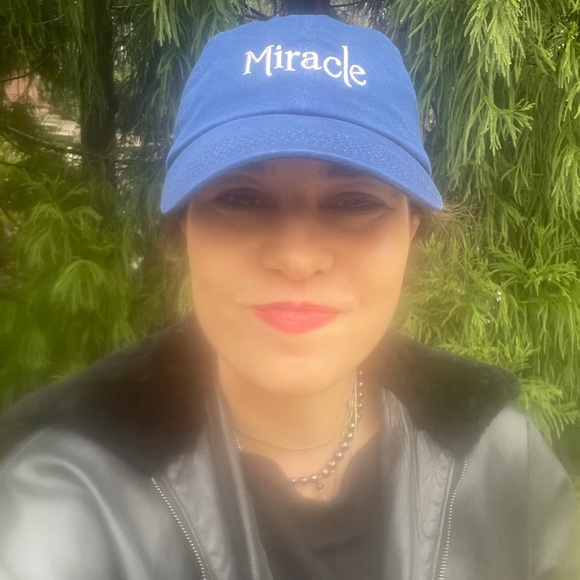 Meet your Posher, Niki - Picture 2 of 2